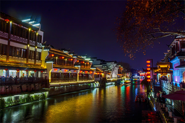 企業(yè)發(fā)展陷入瓶頸，南京戰(zhàn)略咨詢公司如何定制破局突圍方案？