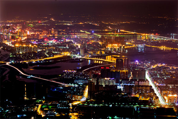 清遠(yuǎn)戰(zhàn)略咨詢公司洞察市場，如何精準(zhǔn)為企業(yè)定位發(fā)展方向？